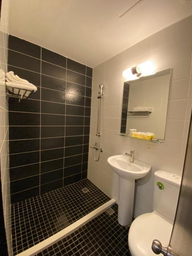 Queens Hotel Tajpej Zewnętrze zdjęcie